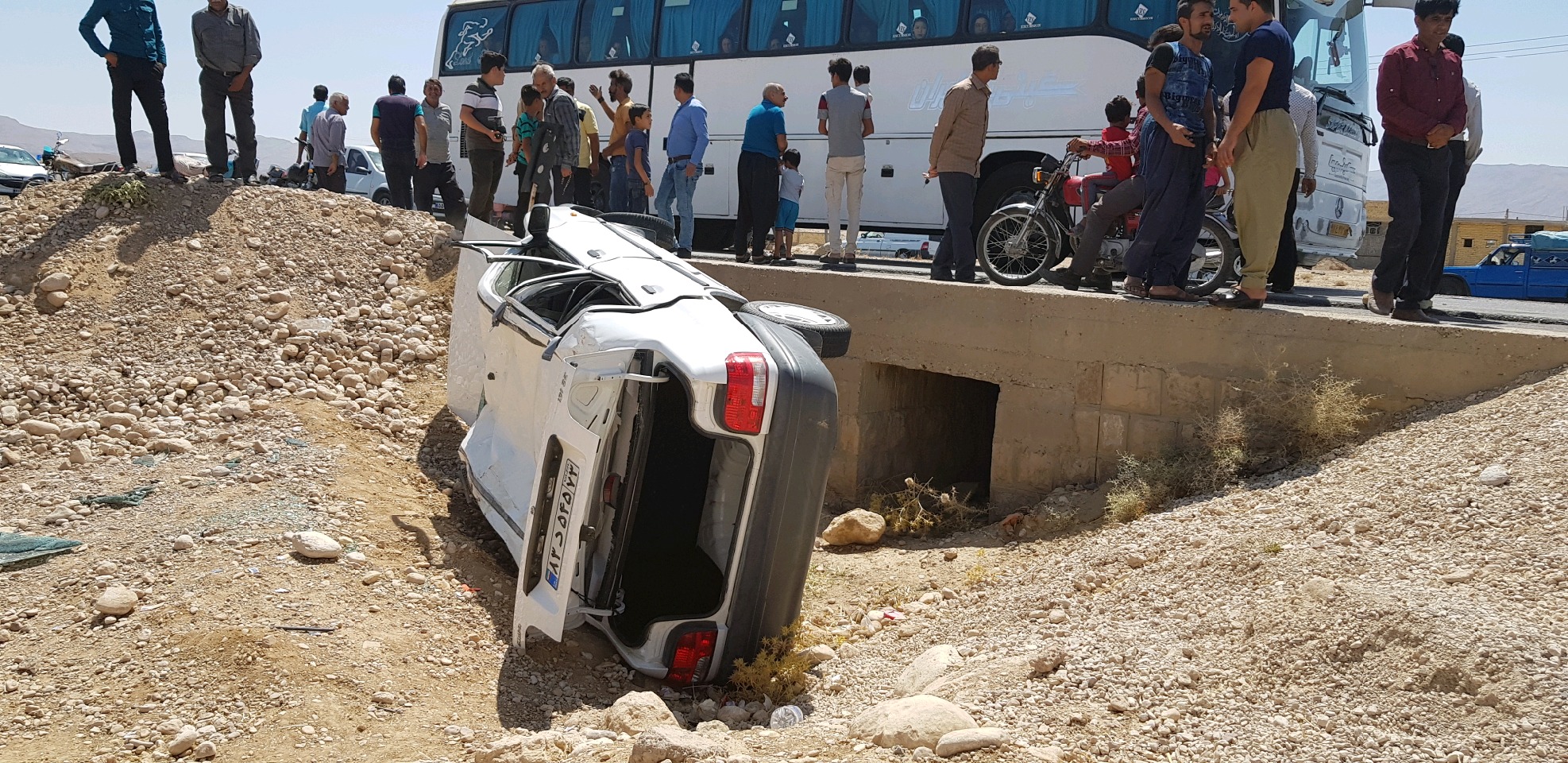 واژگونی خودرو در محور فسا داراب