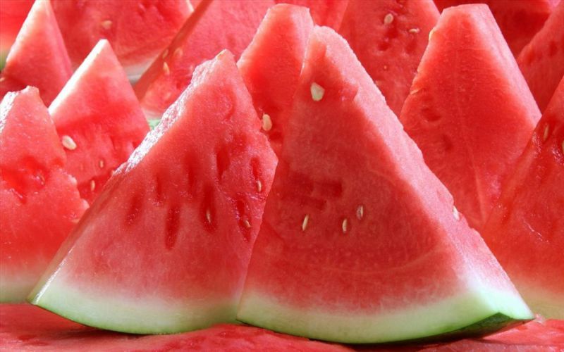 خوردن هندوانه در روزهای گرم تابستان را فراموش نکنید