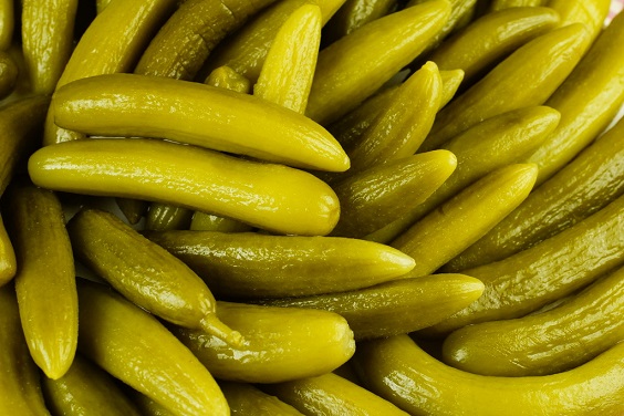 طرز تهیه خیار شور با تخم شوید