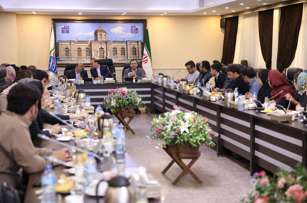 هیچ قشری را به عزت نفس، مناعت طبع و آزادگی خبرنگاران ندیده&zwnj;ام