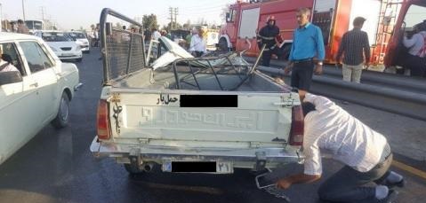 کشته شدن دو نوجوان بر اثر نشستن پشت وانت بار + عکس