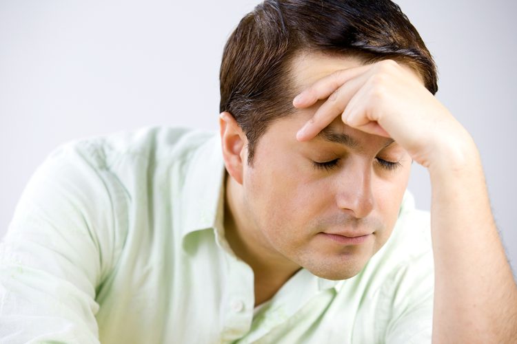 چرا بعد از ظهر‌ها احساس کسالت و خواب آلودگی می‌کنیم؟ + راهکار