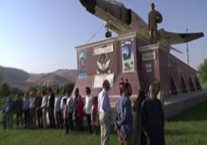 بازدید ۸۰ نفر در قالب کاروان راهیان نور از یادمان شهید خلبان حیدری