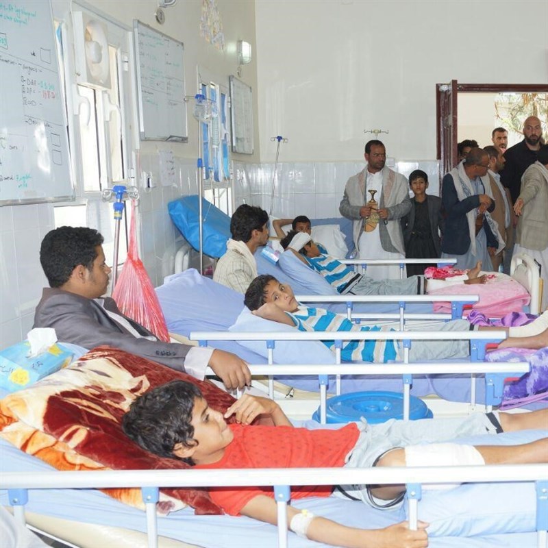 چرا نماینده سازمان ملل برای دانش آموزان مجروح یمنی گریه کرد+تصاویر