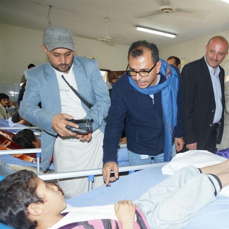 چرا نماینده سازمان ملل برای دانش آموزان مجروح یمنی گریه کرد+تصاویر