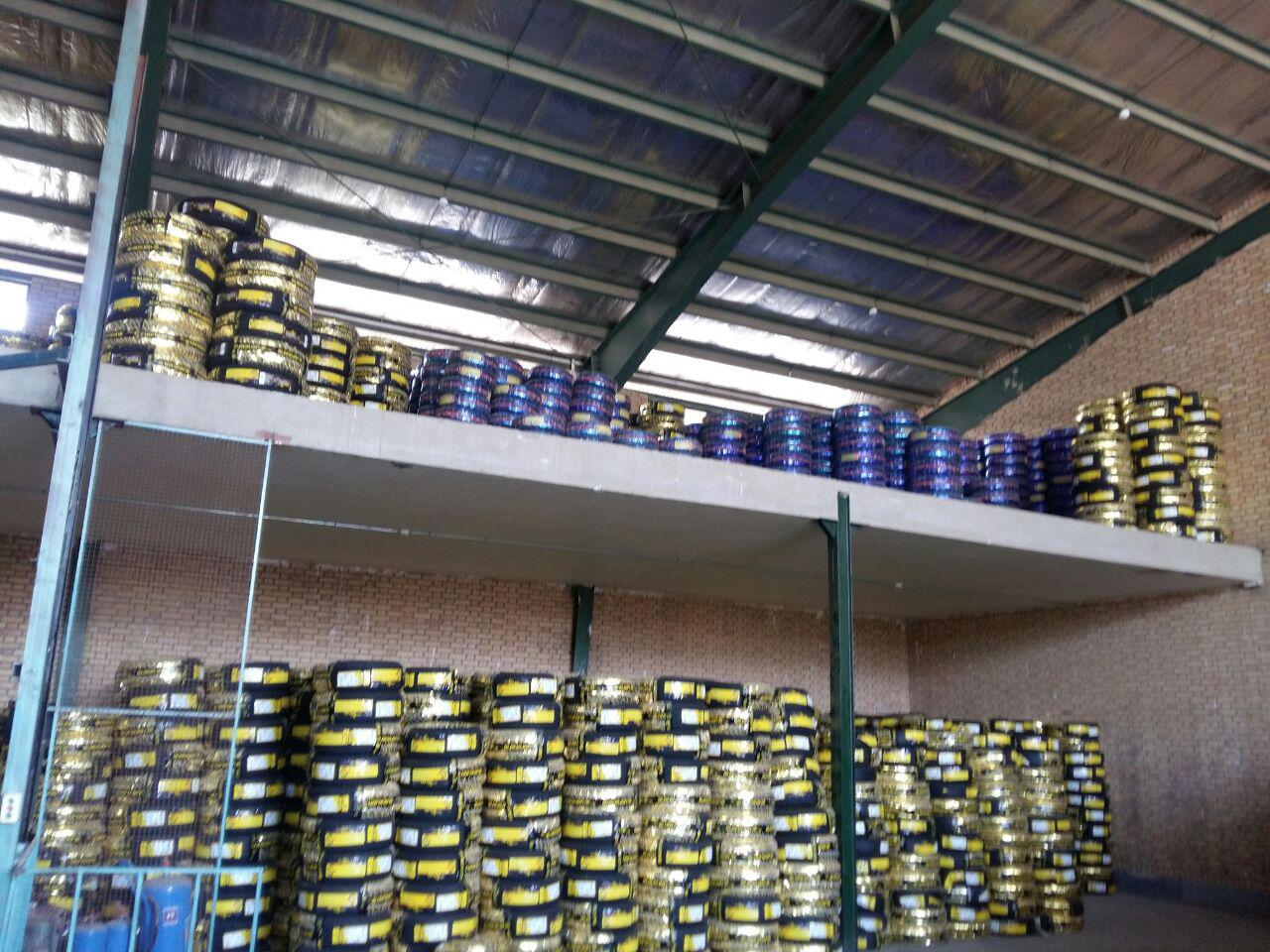 کشف انبار انبوه لاستیک کامیون و کامیونت در حوالی شورآباد + عکس