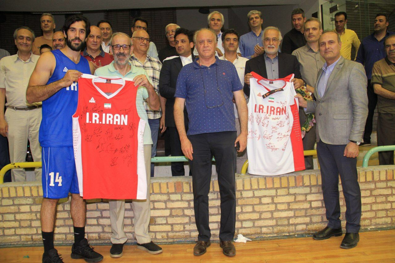 بدرقه تیم&zwnj;های ملی بسکتبال با حضور پرشور پیشکسوتان برگزار شد