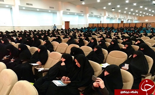 تاکید حوزه های علمیه به آموزش های اجتماعی و سیاسی /وظیفه مادری مانع فعالیت بانوان نیست