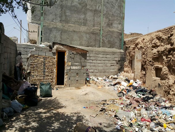 منازل مخروبه محل حضور معتادین تخریب می شوند