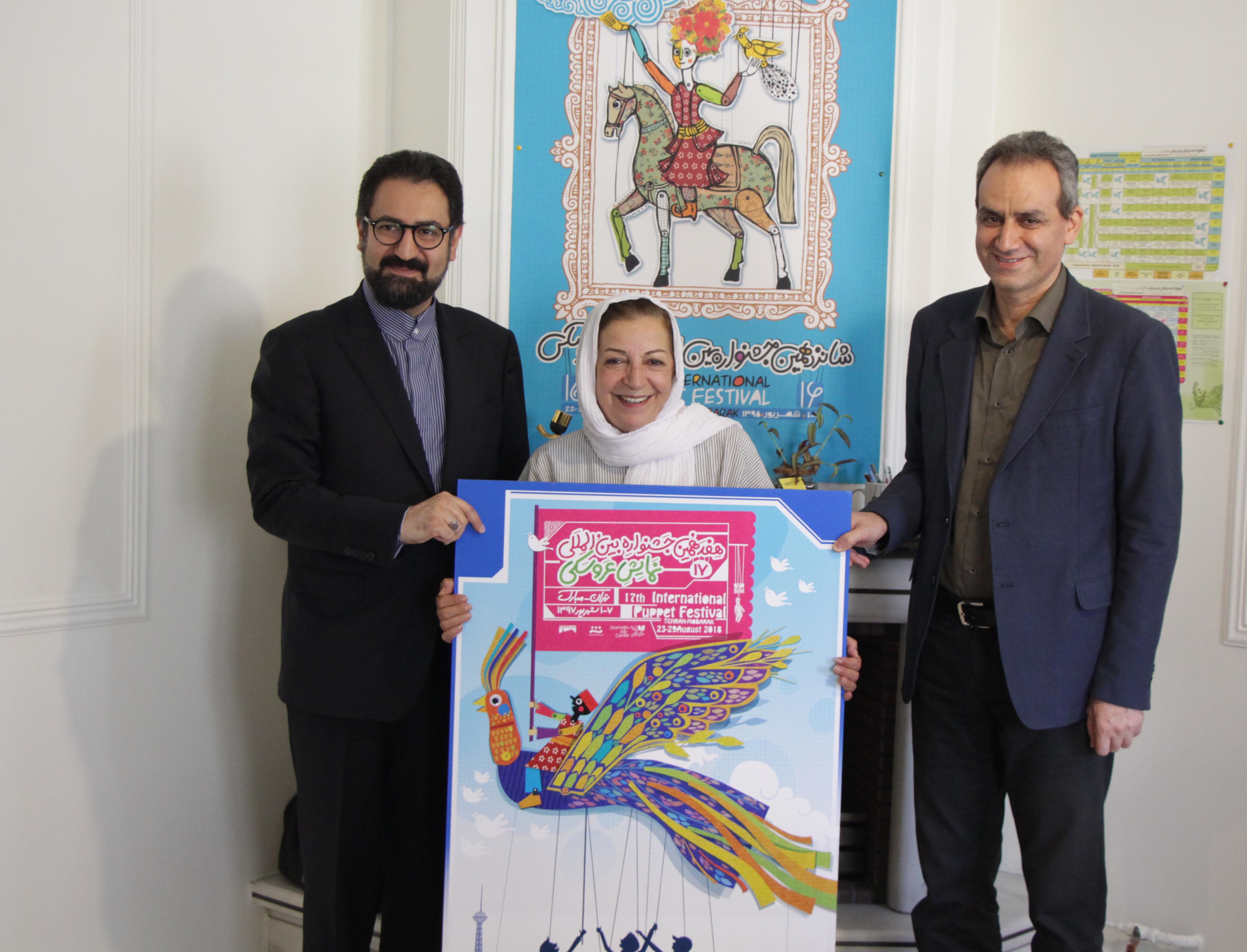 معاون امورهنری ازدبیرخانه جشنواره عروسکی بازدید کرد