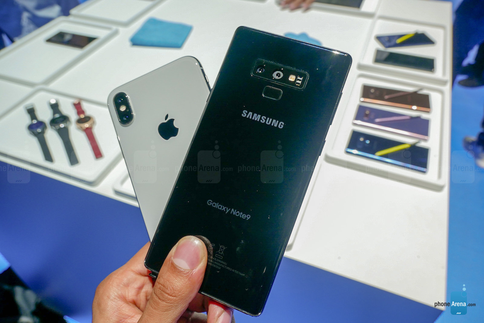 مقایسه Galaxy Note 9 با iPhone X؛ جنگ پرچمداران هزار دلاری ////////گزارش پنجشنبه