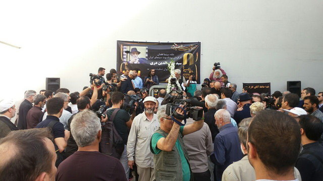 وداع همیشگی هنرمندان با کارگردان کلاه پهلوی/ تمجید علی دارابی از تعهد و حق&zwnj;طلبی ضیاءالدین دری