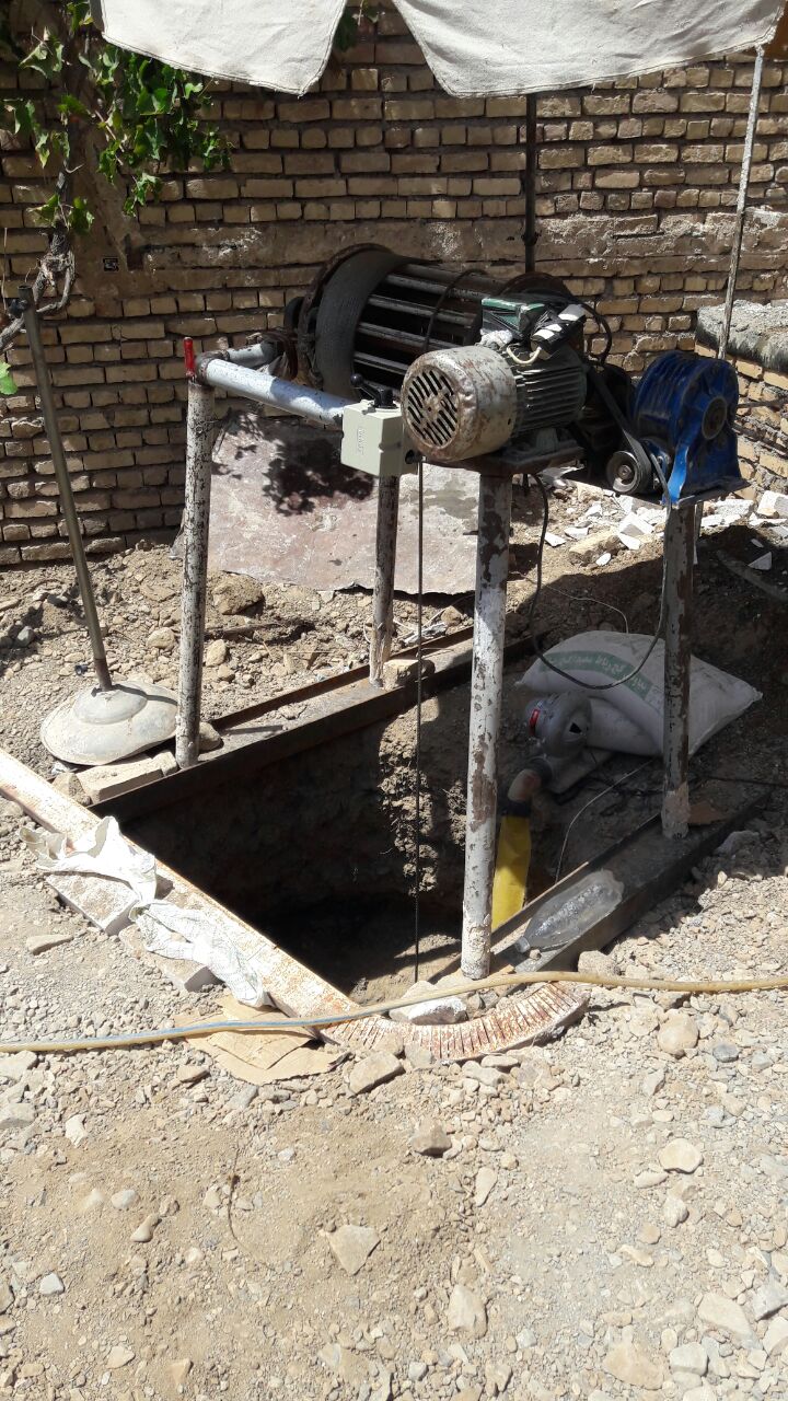 کارگر مقنی کاشمری در عمق ۱۰ متری زمین دچار برقگرفتگی شد کارگر مقنی کاشمری در عمق ۱۰ متری زمین دچار برقگرفتگی شد