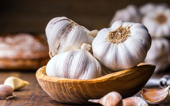 طرز تهیه انواع سس&zwnj;های سالاد با میوه های تابستانی