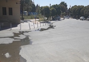 هدررفت آب در اثر آبیاری نامناسب فضای سبز + فیلم