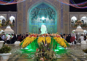 حال و هوای حرم رضوی در شب میلاد امام رضا (ع) + فیلم و تصاویر