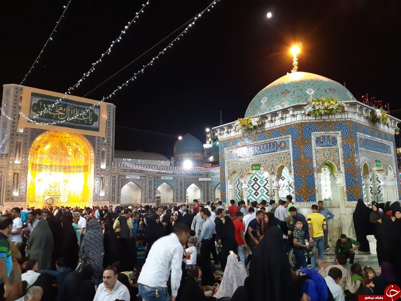 حال و هوای حرم رضوی در شب میلاد امام رضا (ع) + فیلم و تصاویر