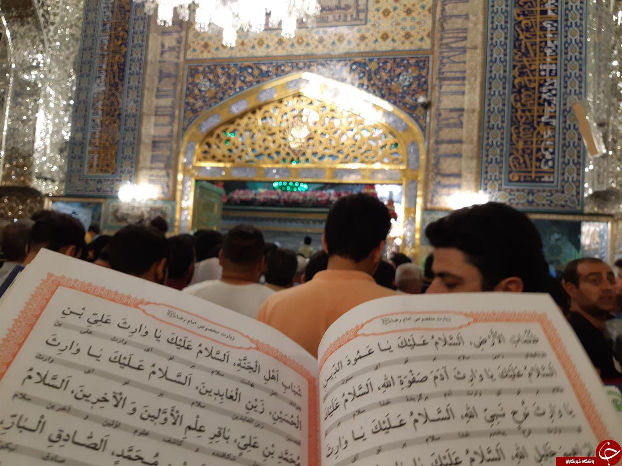 حال و هوای حرم رضوی در شب میلاد امام رضا (ع) + فیلم و تصاویر
