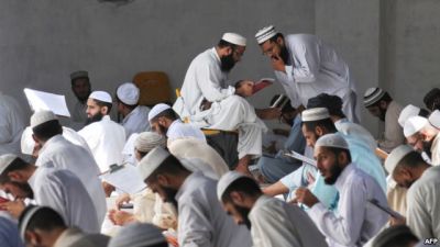 بازداشت ده ها عضو طالبان از یک مدرسه دینی در ولایت غزنی