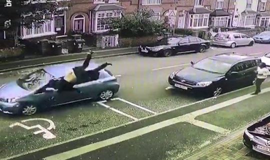 لحظه درگیری اراذل در خیابان + فیلم//