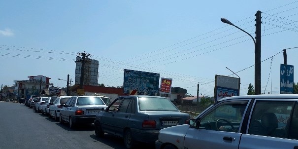 طولانی شدن صف&zwnj;های بنزین در زاهدان /مشکل اصلی صف&zwnj;های طولانی کارت&zwnj;های سوخت مهاجر است/کشف بیش از ۳ میلیون و ۹۵۰ هزار لیتر سوخت قاچاق در سیستان و بلوچستان