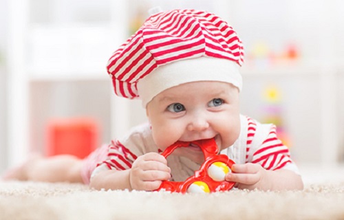 چگونه وابستگی کودک به وسایلش را کنترل کنیم؟ چگونه وابستگی کودک به وسایلش را کنترل کنیم؟