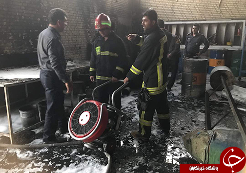 آتش سوزی گسترده در کارخانه توليد فايبرگلاس مهار شد