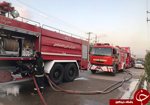 آتش سوزی گسترده در کارخانه توليد فايبرگلاس مهار شد