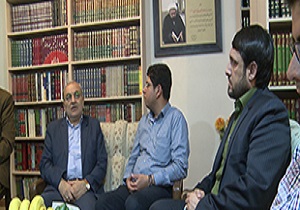 استاندار با خانواده شهدای حادثه منا در قم دیدار کرد