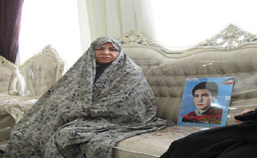 روایتی  دردناک&zwnj;  مادر شهید از جنایت گروهک تروریستی منافقین/ کومله نوجوان ۱۵ ساله&zwnj;ام را ترور کرد