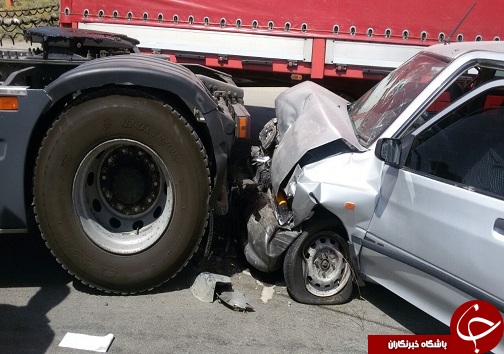۳نفر مصدوم در حادثه رانندگی خودروی پراید وکامیون ابتدای محورجاده بروجرد-اراک+تصاویر