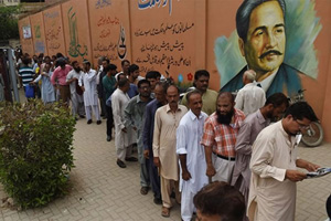 احتمال تاخیر در اعلام نتایج انتخابات پاکستان/ حزب &laquo;تحریک انصاف&raquo;&nbsp;تاکنون پیشتاز است