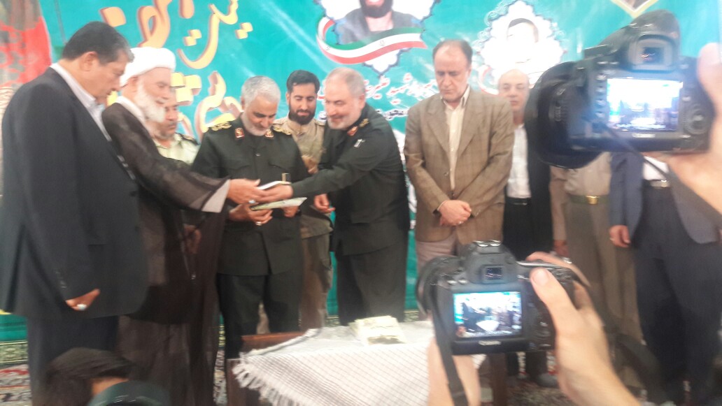 رونمای از کتاب &nbsp;رقص خاکریز در همدان