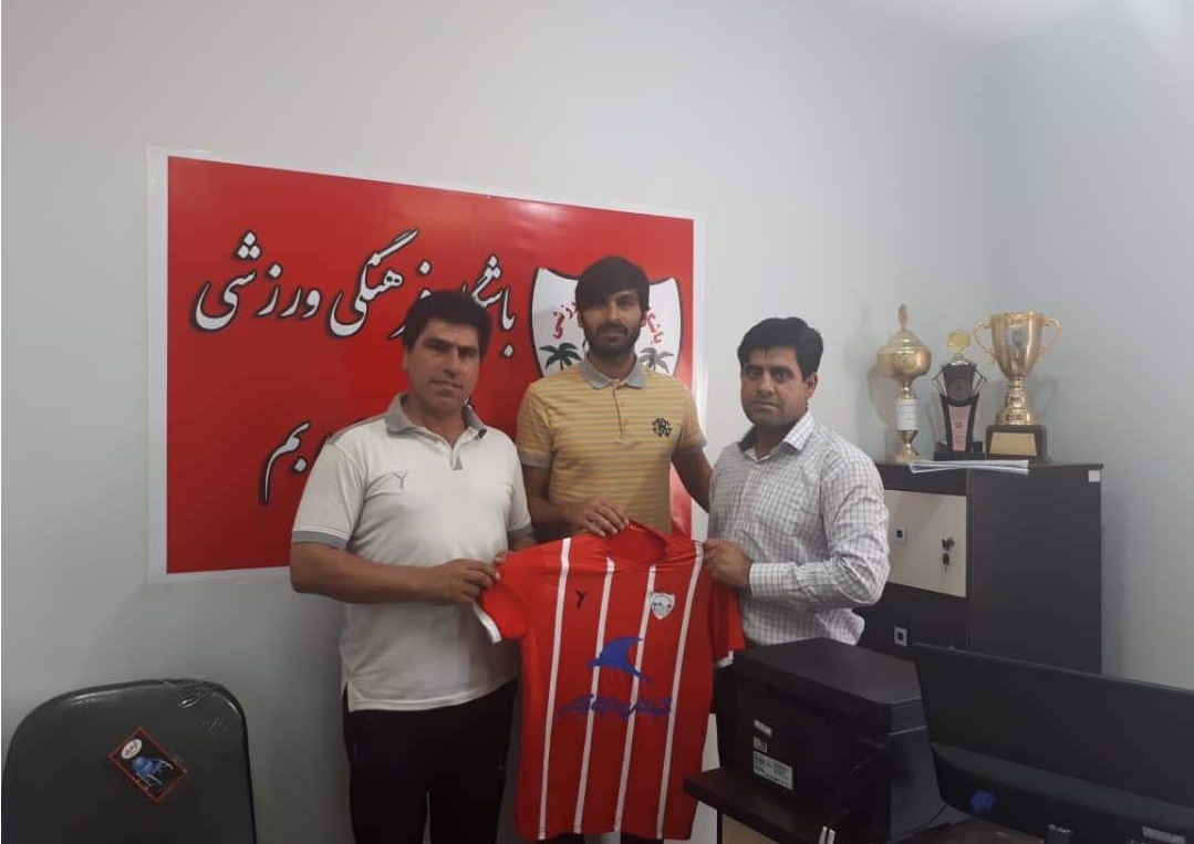 کوروش چاپی پور بازیکن بوشهری به شهرداری بم پیوست