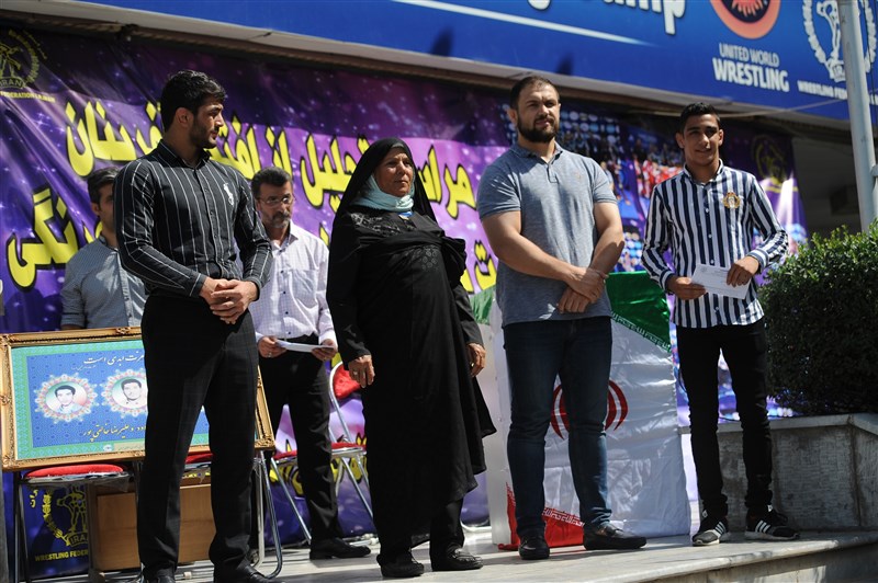 تنها بانوی رفتگر کشور:برای کشتی ایران آرزوی موفقیت دارم