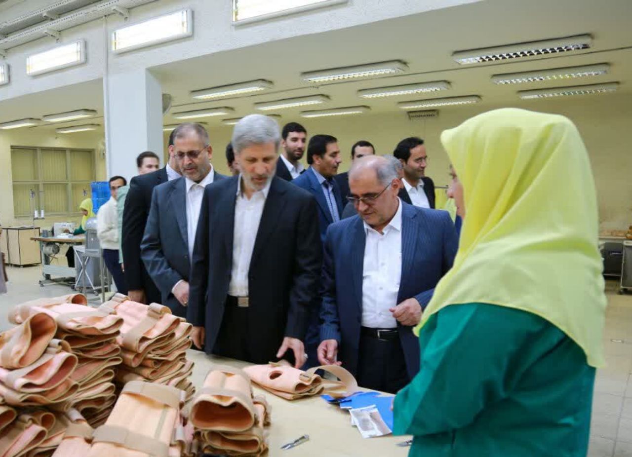 بازدید وزیر دفاع از واحدهای تولیدی استان زنجان