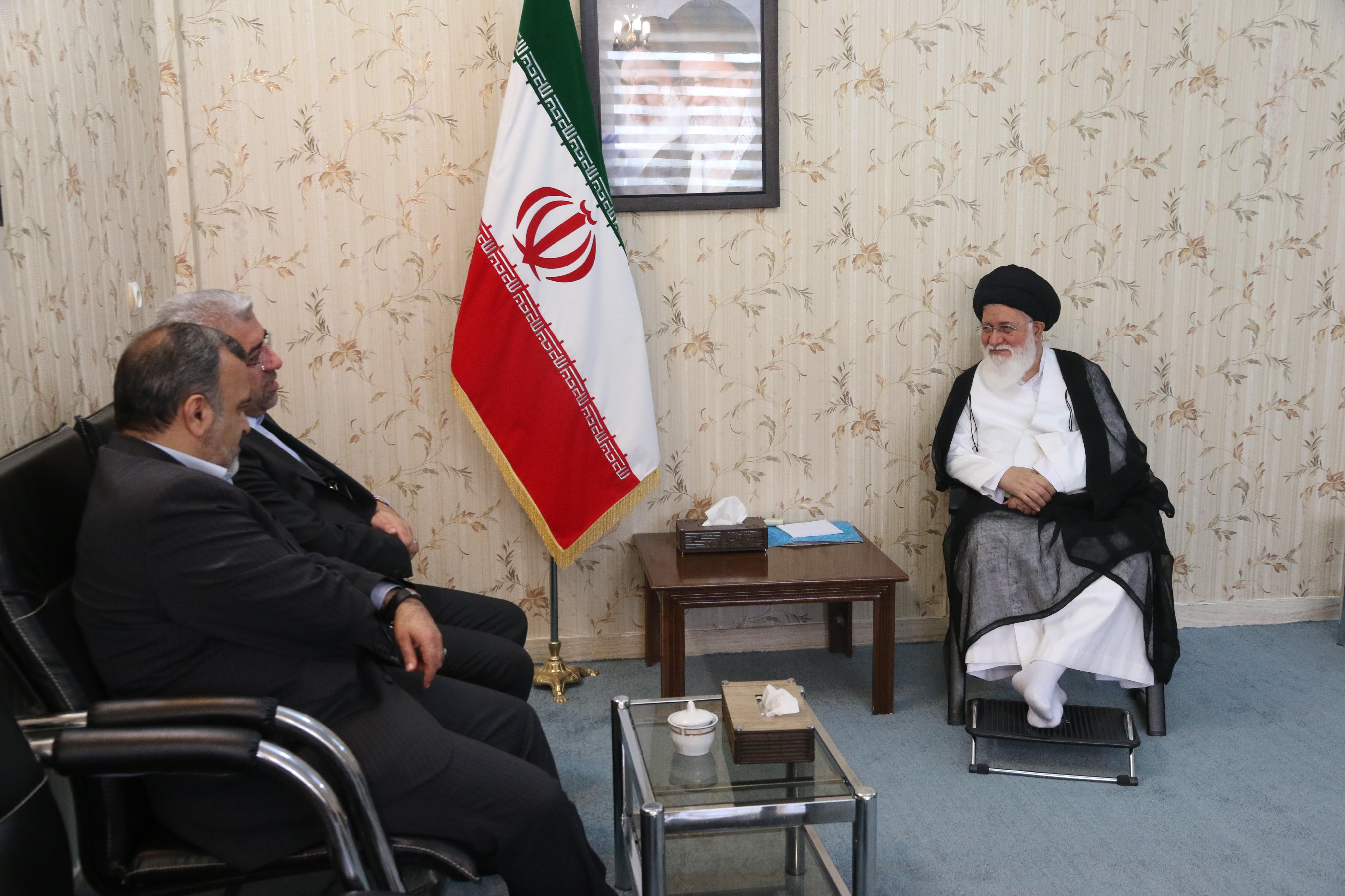 دیدار امام جمعه مشهد با وزیر نیرو