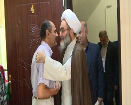 دیدار نماینده ولی فقیه در گیلان با خانواده شهیدان رهبر