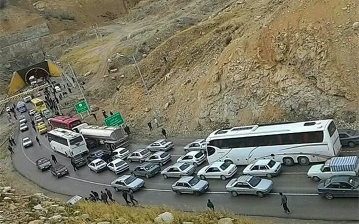 ریختن گازوئیل در جاده چالوس صحت ندارد