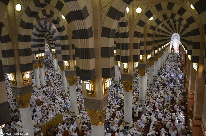 ویدئویی دیدنی و متفاوت از نماز جماعت در  مسجدالنبی(ص)