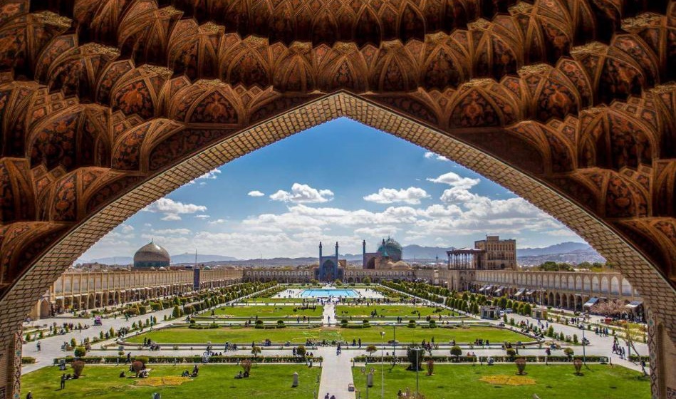 احیای ورزش چوگان در میدان نقش جهان و جمع کردن حوض میانی میدان در حد یک ایده است
