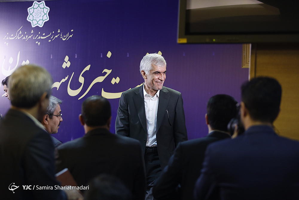اعلام اعداد و ارقام عجیب در نشست آقای شهردار/ از ایجاد ۵۰ کیلومتر مترو تا شوآف معلولی ناشناس در دقایق پایانی! اعلام اعداد و ارقام عجیب در نشست آقای شهردار/ از ایجاد ۵۰ کیلومتر مترو تا شوآف معلولی ناشناس در دقایق پایانی!
