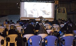 استراتژی&zwnj;های متغیر در جنگ نرم / جوانانی که با کامیون فیلم نمایش می&zwnj;دهند