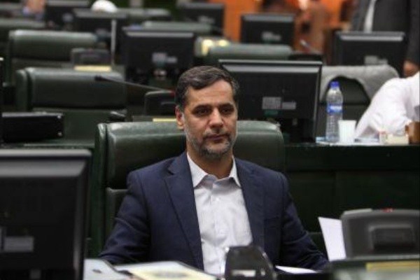 امضای طرح سوال از رئیس جمهور از حدنصاب پایین نیامده است/بانک&zwnj;ها دشمن اصلی حمایت از کالای ایرانی شده&zwnj;اند