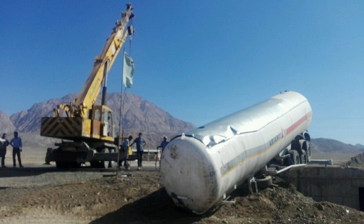 پاکسازی جاده میامی از تریلر واژگون شده حامل گاز مایع