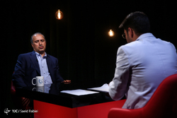 بغض مهدی تاج با دیدن عکس مادرش + فیلم