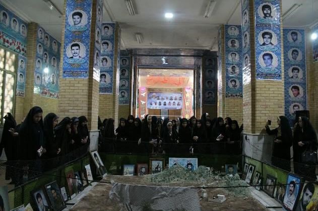 بازدید دانشجویان ایلامی از مناطق عملیاتی