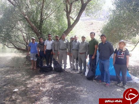 پاکسازی حاشیه دریاچه گهر با کمک دوست داران محیط زیست پاکسازی حاشیه دریاچه گهر با کمک دوست داران محیط زیست