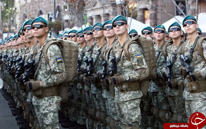 تصاویر روز: از خداحافظی خانواده&zwnj;های کره شمالی با بستگانشان در کره جنوبی تا نجات دو نظافت چی آویزان از یک هتل ۵۷ طبقه
