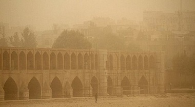 گرد و غبار میهمان ناخوانده اصفهانی ها